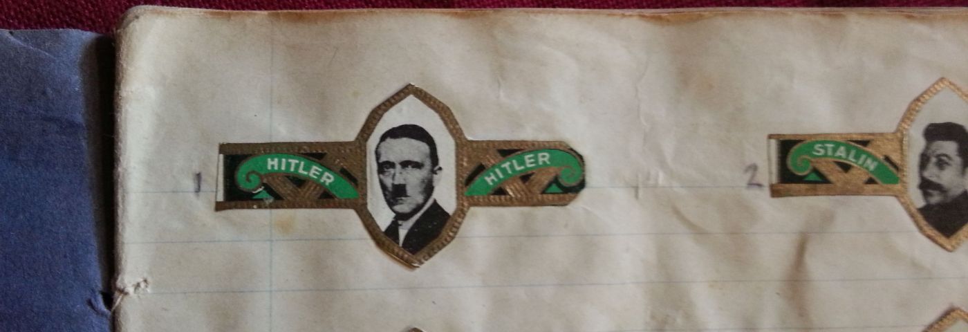 <p>Sigarenbandjes uit het schriftje van Mientje Drijfhout: Hitler als bevriend staatshoofd. - Foto: De Verhalen van Groningen</p>

