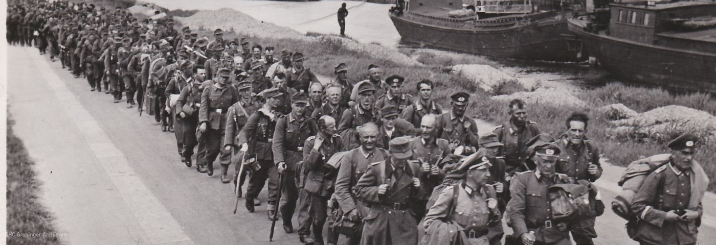Aftocht van Duitse soldaten, met daaronder ook hoge officieren. - Foto: Gemeente Winschoten, www.beeldbankgroningen.nl (5-1070c)