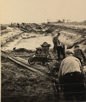 <p>Het Van Starkenborghkanaal in aanleg, ca. 1937.</p>
