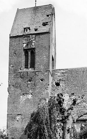 Schade aan de toren van de hervormde kerk in Loppersum. - Foto: Historische Vereniging Loppersum