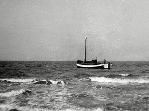 <p>De boot van Teerling die werd gebruikt voor vervoer tussen Noordpolderzijl en Rottum. - Foto via W. Toxopeus</p>
