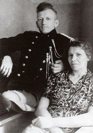 <p>Cornelis Gerrit Wiegers (1894-1945) met zijn vrouw Harmina. - Foto: nazatenDeVries</p>

