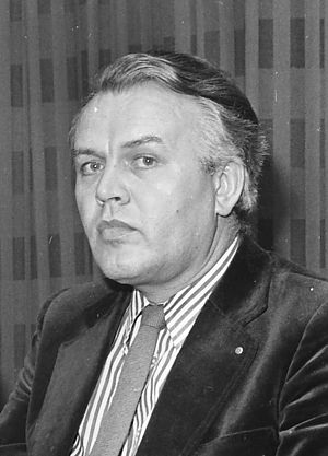 <p>Tiemen H. Kimm tijdens een persconferentie van tabaksproducent Theodorus Niemeyer, Groningen, 24.9.1973 (foto Rob Mieremet / Anefo &ndash; bron: Nationaal Archief)</p>
