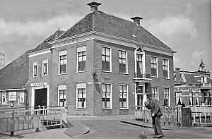 In hotel Krijthe in Bedum werden alle jongemannen verzameld voor deportatie naar de werkkampen. - Foto: Historische Vereniging Gemeente Bedum