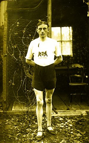 Portret van Louwe Huizenga. - Fotograaf onbekend (foto ter beschikking gesteld door Jan Wiltjer en Lies Wiltjer-Ottema).