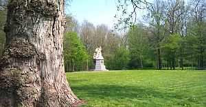 <p>Het monument voor de Slag bij Heiligerlee staat op de voormalige gronden van het klooster. - Foto:&nbsp;Foto: XPeria2Day via Flickr</p>
