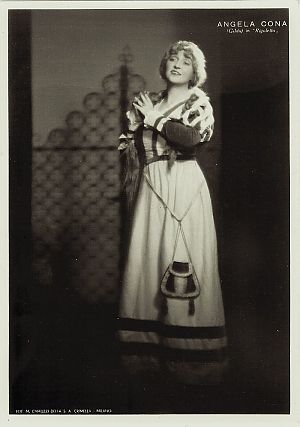 <p>Angela Cona in de veeleisende rol van &#39;Gilda&#39; in <em>Rigoletto</em>. - Foto: Collectie Anne Aalders</p>
