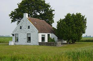 <p>Het Brintahuisje, gelegen tussen Breede en Den Andel (2010). Foto D. Bolt, collectie gemeente Eemsmond</p>
