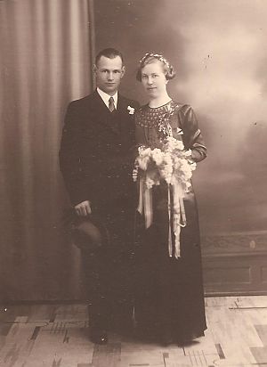 Paul Gelderloos en Co van de Weerd op hun huwelijk, 14 februari 1940. - Foto: J. Bultena