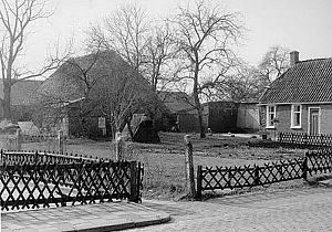 De boerderij tegenover Pia's huis, in de jaren zestig van de twintigste eeuw. - Foto: Pia Vrieling-Duisterwinkel