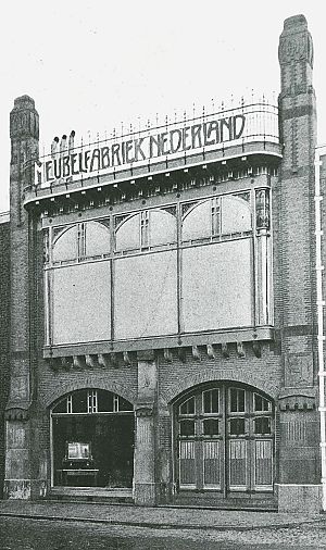 <p>Toonzalen aan de Blekerstraat, gebouwd in 1904. - Foto: Archief Stichting Huizinga Meubel Nederland i.o.</p>
