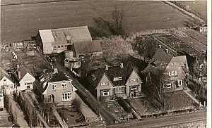 De boerderij en de schuren van Anna Vos, ca. 1950. - Foto: auteur