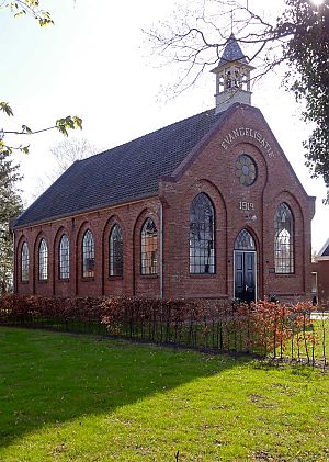 <p>De kerk aan de Waterschapsweg uit 1914. - Foto: Gouwenaar via Wikimedia Commons</p>
