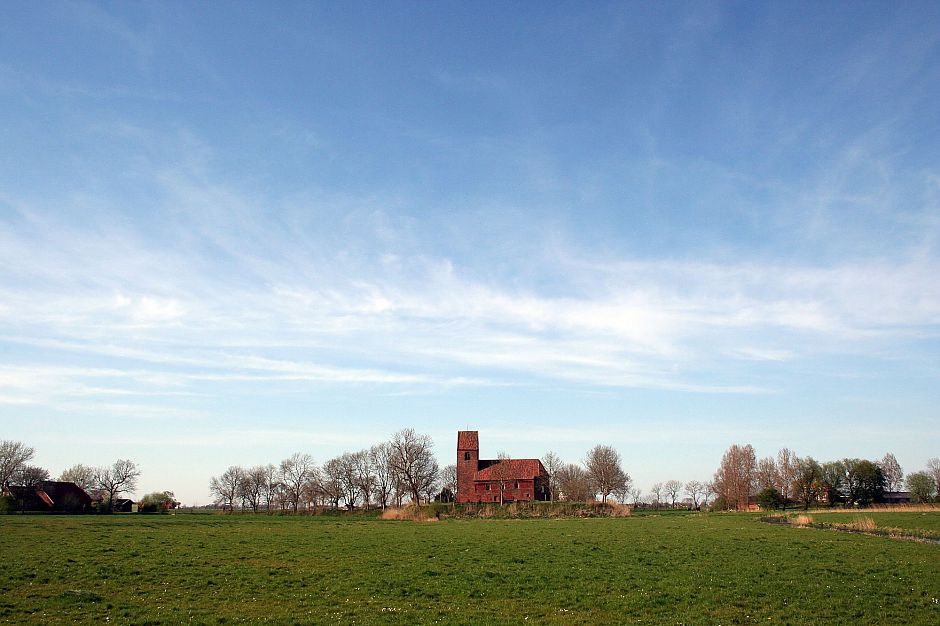 <p>Het kerkje van Oostum, een geliefd onderwerp voor Ploegschilders. - Foto: Marketing Groningen</p>
