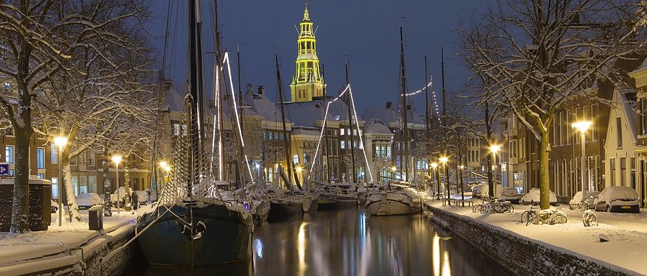 <p>Het Hoge en Lage der A in de stad Groningen tijdens WinterWelVaart, een festival&nbsp;met historische handelsschepen. - Foto Bas Meelker</p>
