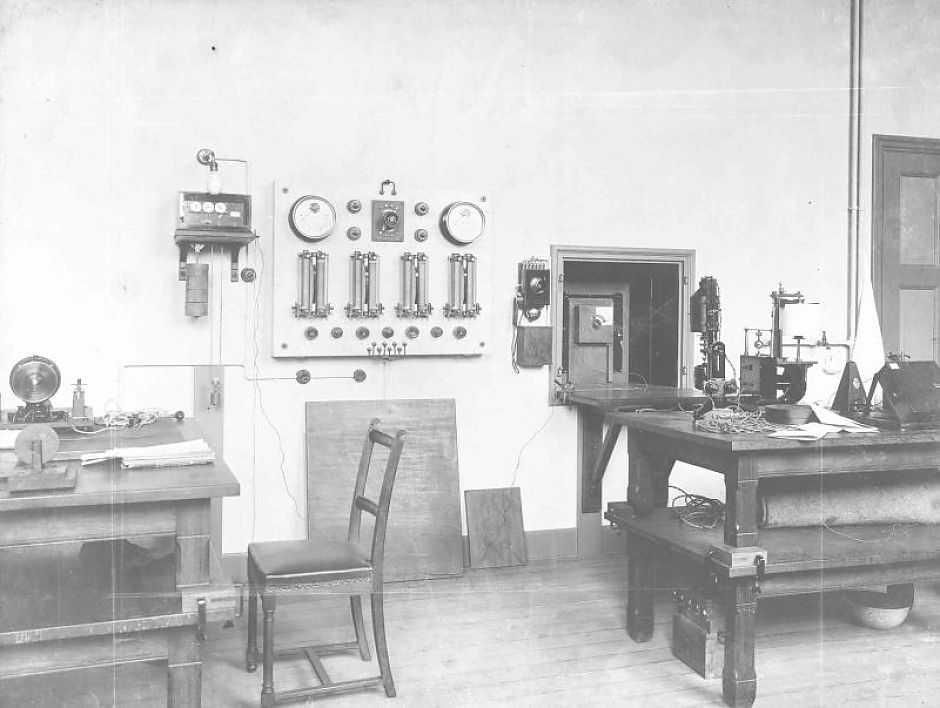 Werklokaal van het Psychologisch Laboratorium in het Academiegebouw, ca. 1914