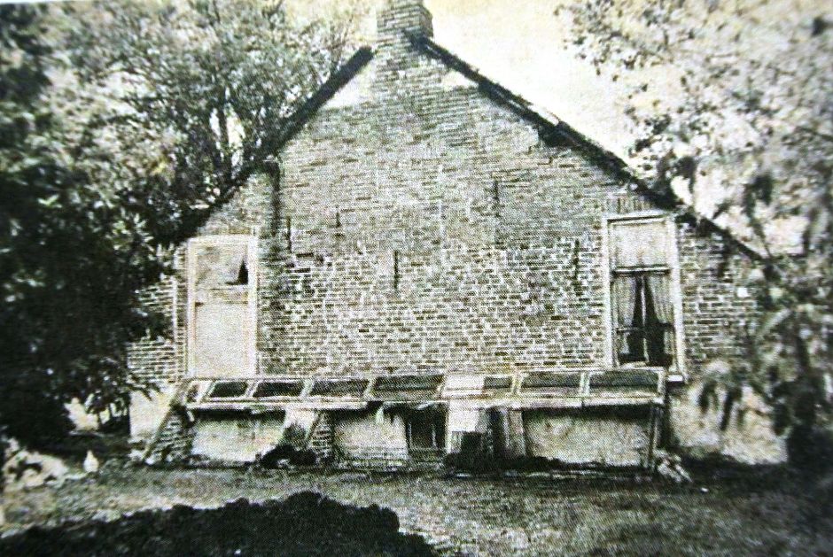 Het huisje van Rutger Oldeboom. -  Foto: Archief VV Pekelder Boys / Winschoter Courant