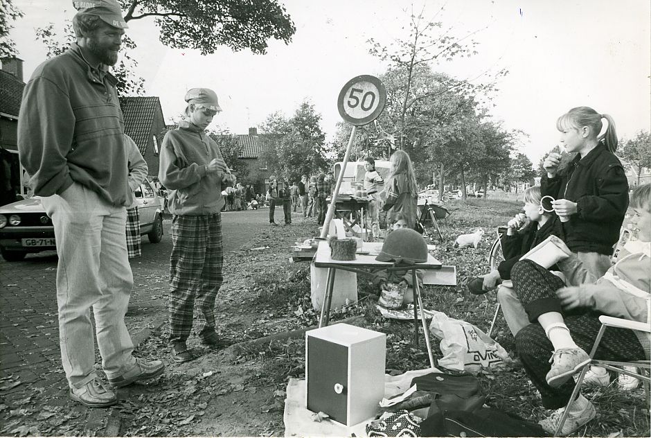 <p>Rommelmarkt in Ceresdorp, 1986. - Foto: Streekhistorisch Centrum Stadskanaal</p>
