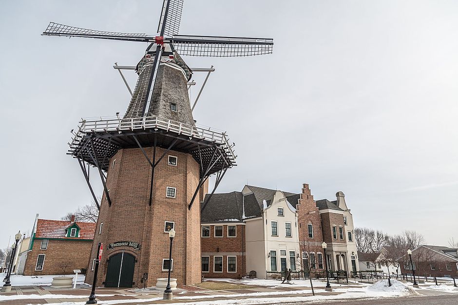<p>Pella in Iowa, Verenigde Staten, waar een groot aantal Nederlanders terecht kwam in de negentiende eeuw. De Vermeermolen werd in Nederland gebouwd en in 2002 naar het stadje verscheept. &ndash; Foto: Tony Webster</p>
