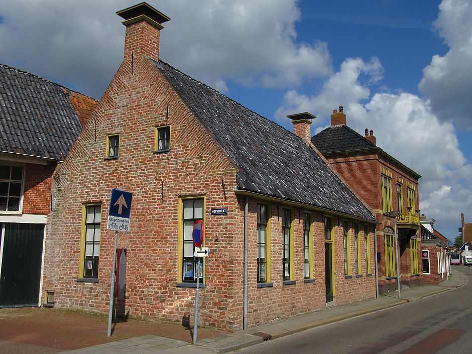 <p>Het rechthuis van Aduard is vandaag de dag een galerie en vergaderruimte. Hier werd in 1716 Isabella de wonderdokter berecht. &ndash; Foto: Rechthuis Aduard</p>
