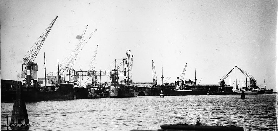 De haven van Delfzijl in 1937. - Foto: www.beeldbankgroningen.nl (818-2223)