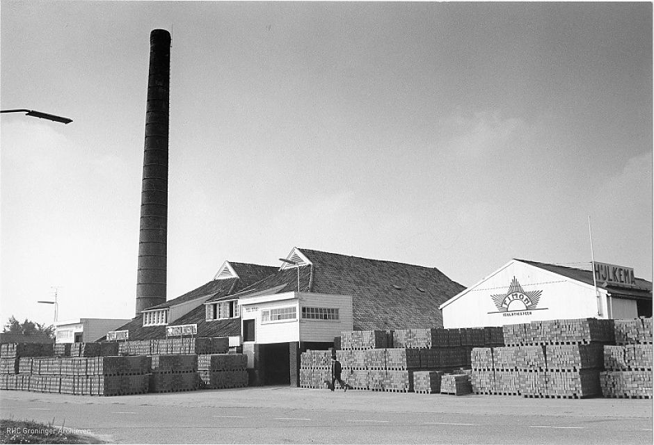 Steenfabriek Hijlkema te Delfzijl, 1973. - Foto: M.A. Douma, www.beeldbankgroningen.nl (818-1929)