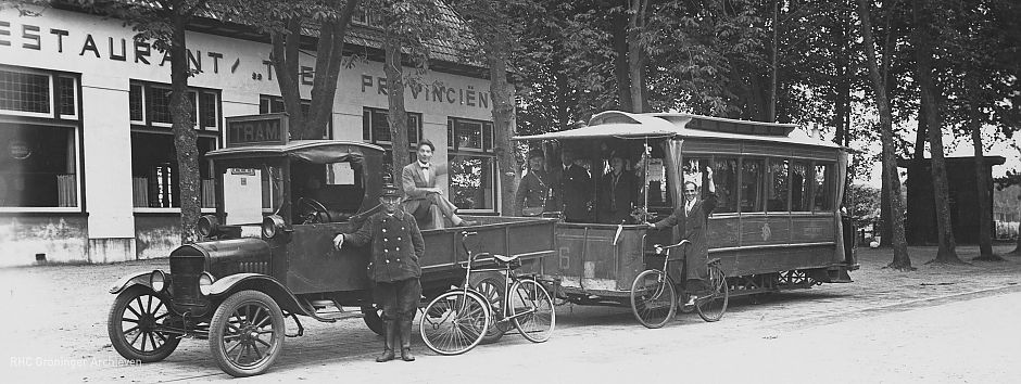 De GPE-tram, getrokken door een truck, 1929 - Foto: www.beeldbankgroningen.nl (1785-3016)