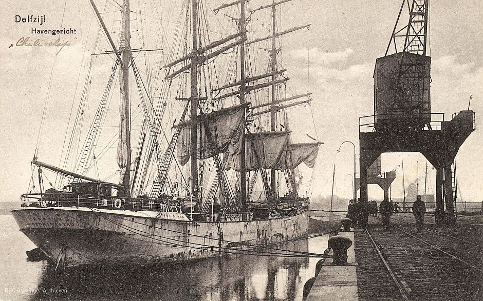 Het Duitse chilischip Erbrin in de haven van Delfzijl, ca. 1910. - Foto: www.beeldbankgroningen.nl (1986-10343)