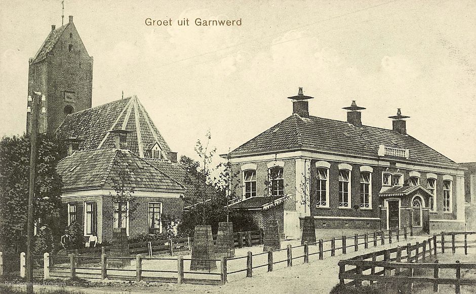 <p>De kerk van Garnwerd, waar de eerste editie van de ZomerJazzFietsTour plaatsvond, hier op een ansicht uit 1925. - Foto: B. van der Zijl, www.beeldbankgroningen.nl (1986-11059)</p>
