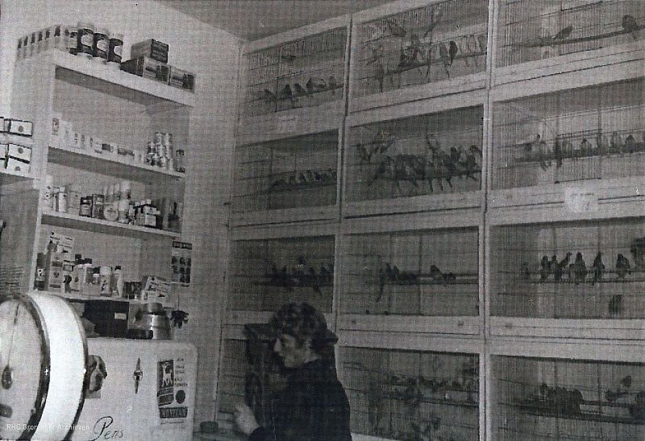 Willie in de winkel, na de verbouwing van 1959. - Foto: familie Boot