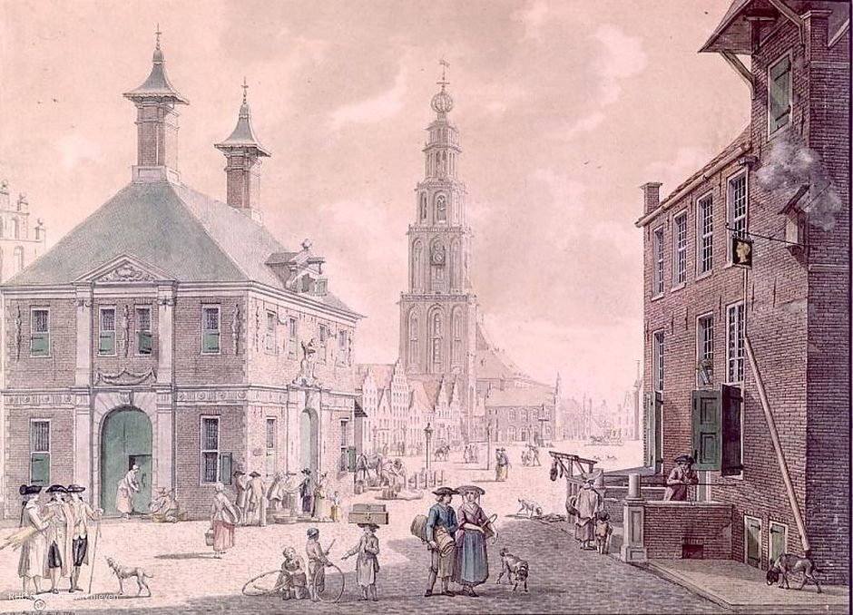 De Grote Markt en de Martinitoren in de achttiende eeuw, met aan de voet van de toren de woning van de torenwachter. Tekening: J. Bulthuis, 1782