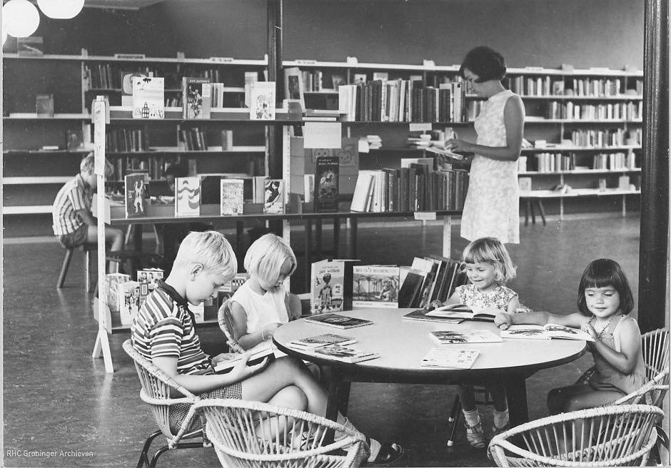 De Openbare Bibliotheek in de Korrewegwijk 1969 - Foto: Persfotobureau D. van der Veen, www.beeldbankgroningen.nl (1785-03424)