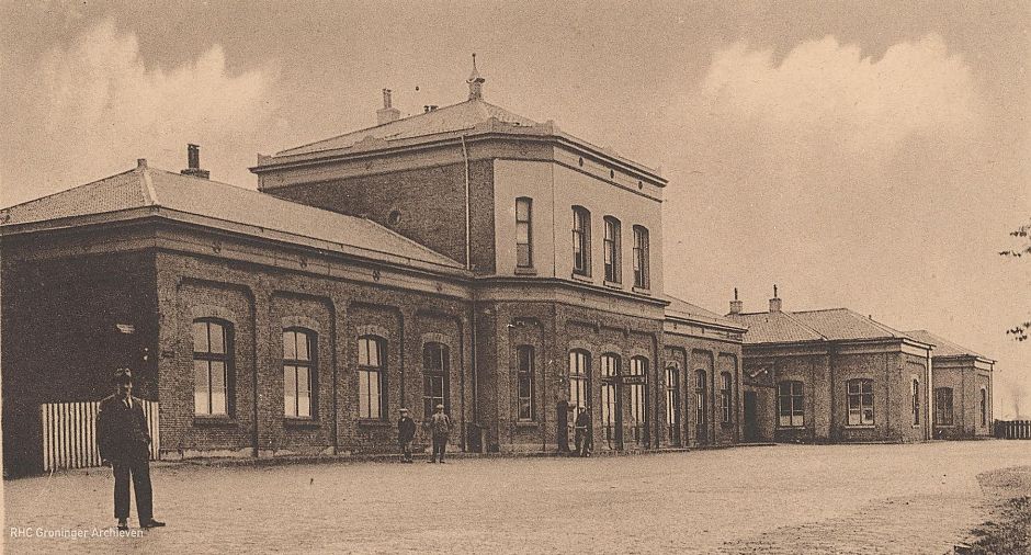 <p>Station Nieuweschans in 1930. - Ansichtkaart: collectie Groninger Archieven</p>

