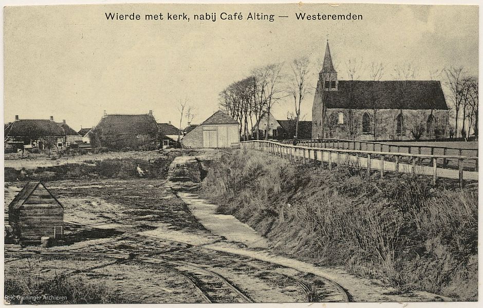 <p>De wierde van Westeremden, deels afgegraven. - Foto: Collectie Groninger Archieven, www.beeldbankgroningen.nl &nbsp;(1173-143-102)</p>

