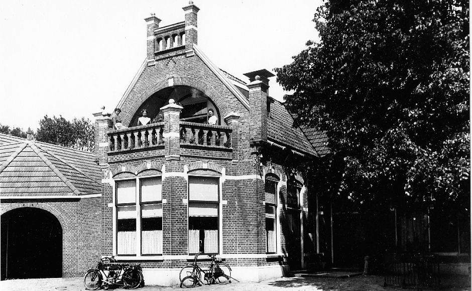 Café De Koppel Paarden in Marum (circa 1911-1921)  - Foto H. Meijer, www.beeldbankgroningen.nl  (818-9476)