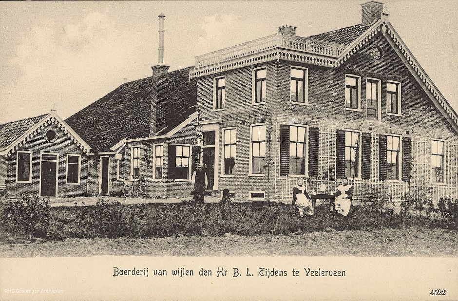 <p>'Boerderij van wijlen den Hr B.L. Tijdens te Veelerveen', ca. 1906. - Ansicht: Collectie Groninger Archieven</p>
