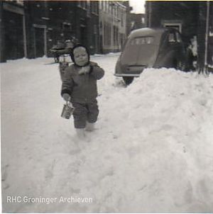 Sneeuw in de Groninger binnenstad, jaren vijftig. - Foto: familie Heddes