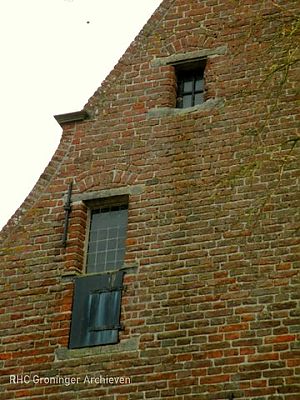 Halve kruis- of kloostervensters in de noordgevel van de Piloersemaborg.