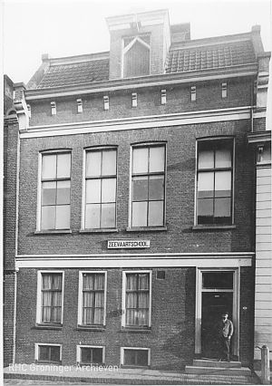 De Zeevaartschool aan de Violenstraat, ca. 1910-1917. - Foto: P.B. Kramer, www.beeldbankgroningen.nl (1785-25264)