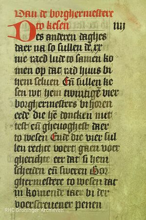 'Van de borghermestere to kesen' (Over het kiezen van de burgemeesters), fragment uit het Oldermansboek, eerste helft veertiende eeuw (?) - Collectie RHC Groninger Archieven