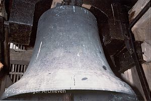 De klok gegoten door Van Wou in de toren van Kloosterburen