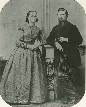  I.W. Dijkhuis (1840-1869) trouwde in 1868 met Geuchien Zijlma (ca. 1843-1922). - Foto: www.beeldbankgroningen.nl (818-22845)