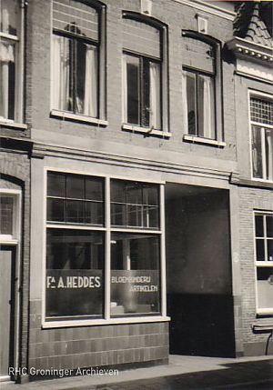 Mijn ouderlijk huis aan de Turftorenstraat 25a, te Groningen, 1957. - Foto: familie Heddes